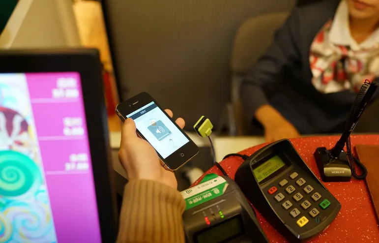 アリペイが銀泰百貨店と提携し「音波決済」やQR決済を開始