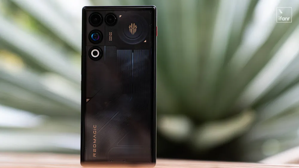 薄型ゲーミングスマホ「Red Magic 11 Air」徹底検証