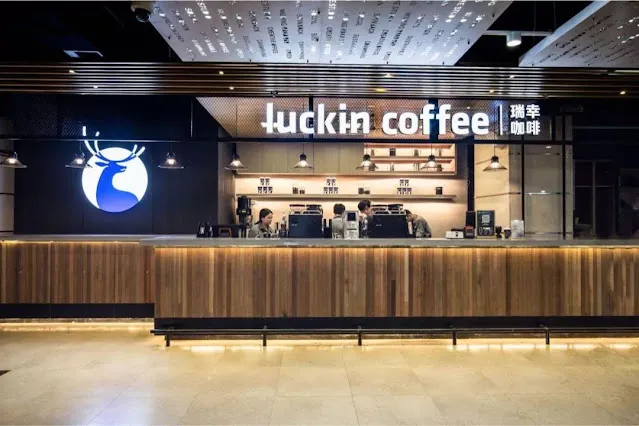 Luckin Coffeeのコーヒー製造カウンター