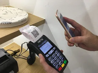 東南アジアでのスマートフォン決済の普及風景