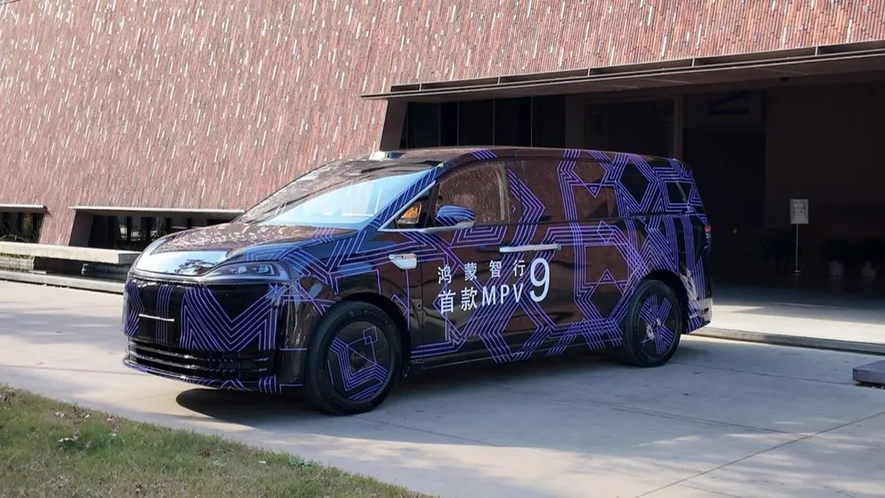鸿蒙智行初のフラッグシップMPV「智界V9」2024年発表 のキービジュアル