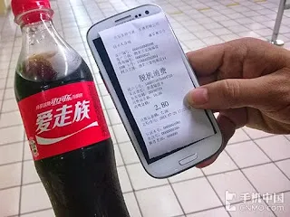 スーパーのレジでのタッチ決済