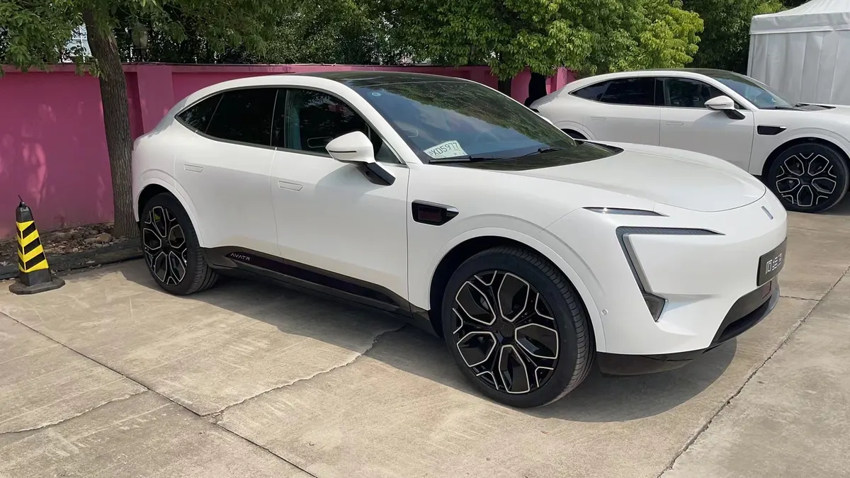 レーザーレーダー（LiDAR）と乾崑ADSを統合した阿維塔11ラグジュアリーSUV