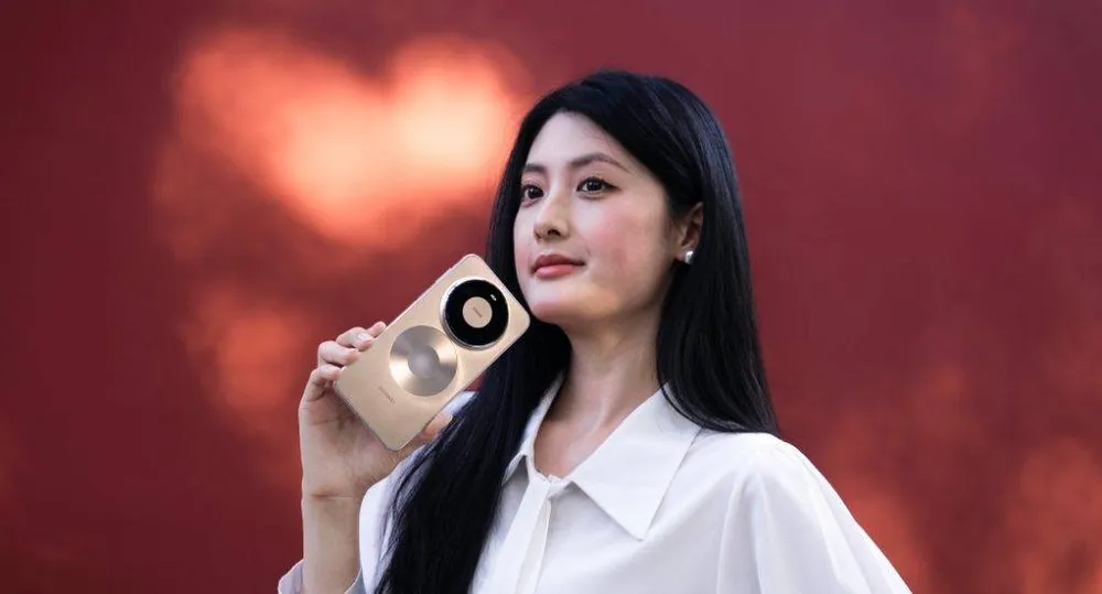 HUAWEI Mate 80 Pro Maxの洗練された背面デザインとカメラモジュール