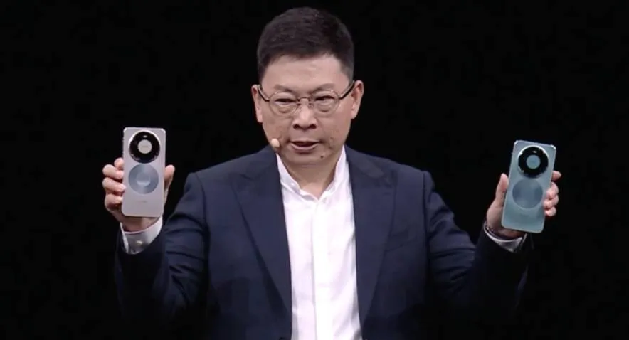 HUAWEI Mate 80シリーズ発表イベントの製品プレゼンテーション