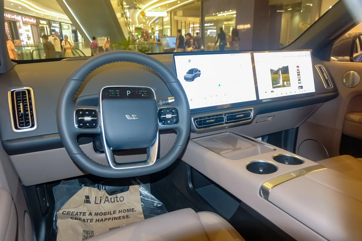理想汽車の最新スマートコックピットとエンドツーエンド自動運転ディスプレイ