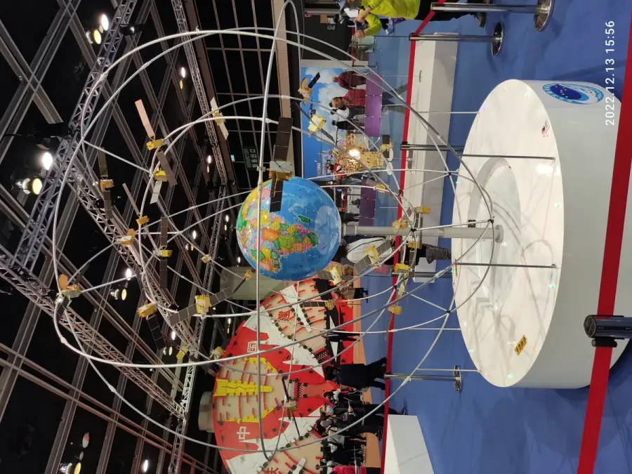 香港創科博覧で展示された北斗衛星測位システムと地上時空知能ネットワークの展示ブース