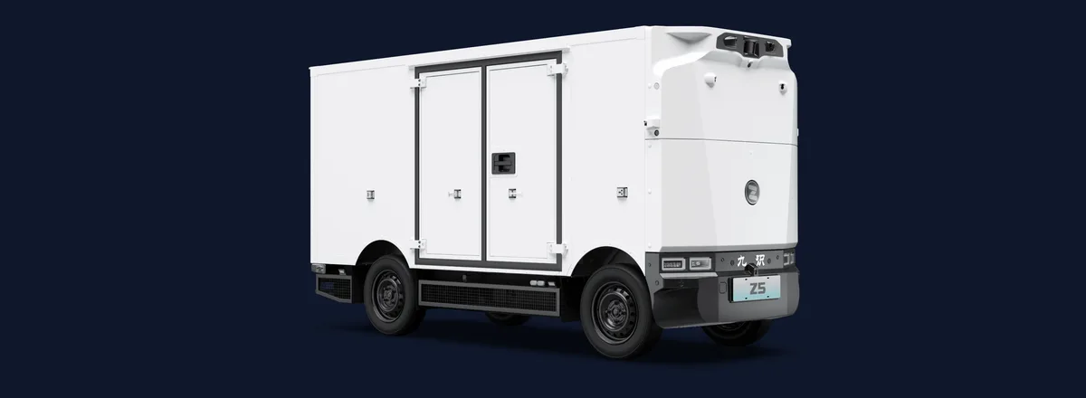 九識智能（Zelos）のL4自動運転配送車「Z5」の車体構造とルーフ前方のセンサーモジュール
